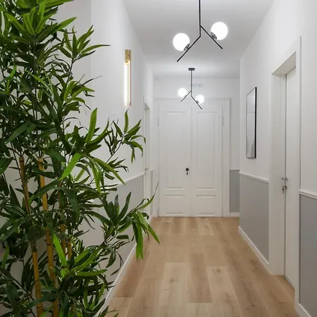 Apartment Timeless 2-bedrooms Flat Trieste