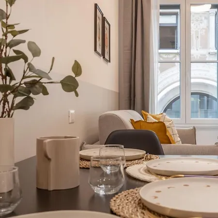 Timeless 2-bedrooms Flat Trieste