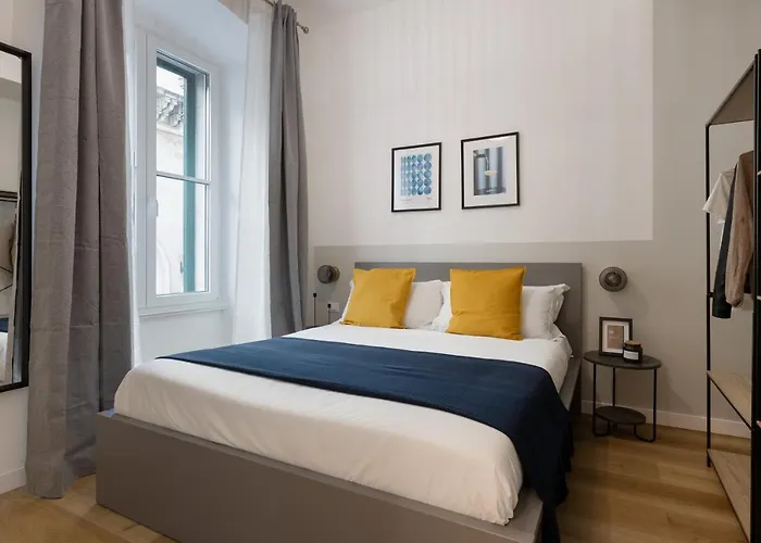 Timeless 2-bedrooms Flat * Trieste